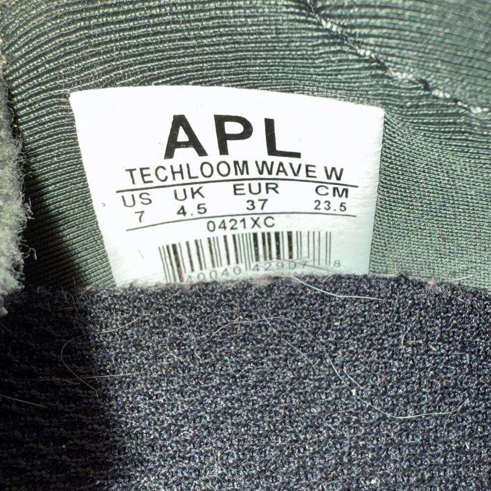 APL Women’s Sz 7 Techloom Wave Sneakers in Green - Picture 7 of 8